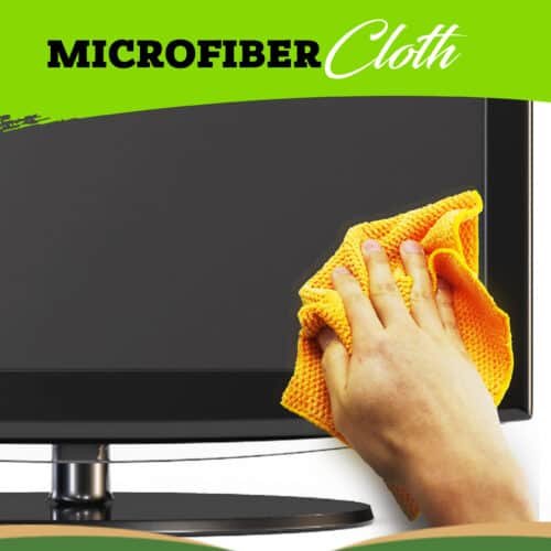 How to Clean Flat Screen TV 2 How to Clean Flat Screen TV with a microfiber cloth