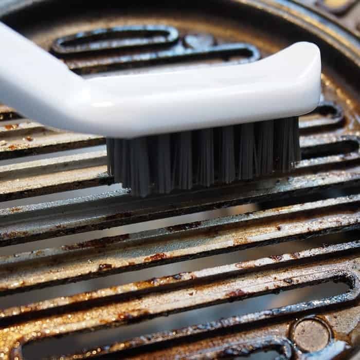 https://thecrownchoice.b-cdn.net/wp-content/uploads/detail-cleaning-brush-grill.jpg