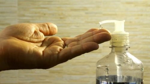 The Best pH Balanced Body Wash for Your Skin 11 person using hand sanitizer